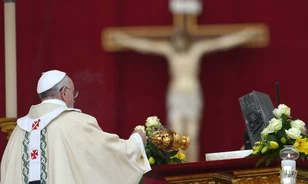 
	Szent Péter csontjaival szítja a feszültséget a Vatikán
