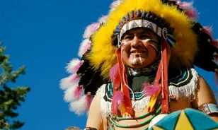 Megtartják a hopi indián maszkok árverését 
