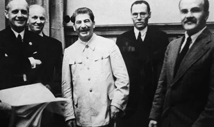 Évtizedekig titkolták a Molotov-Ribbentrop paktum titkos záradékát

