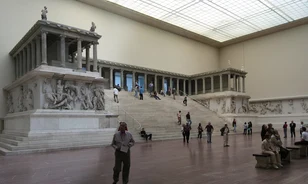 Évekig nem látható a berlini Pergamon-oltár
