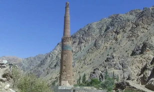 Összeomlás fenyegeti a 800 éves jami minaretet 

