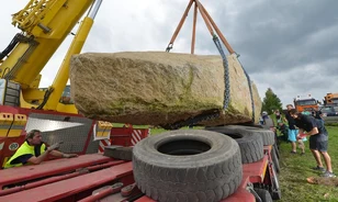 Felállítják Európa egyik legnagyobb menhirjét
