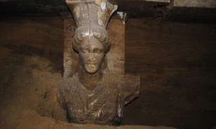 Két nőalakot találtak a Nagy Sándorhoz köthető monumentális sírban
