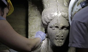 Hamarosan kiderül, kit rejt a Nagy Sándorhoz köthető monumentális sír
