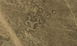 Szvasztika is van Kazahsztán Nazca-vonalai között
