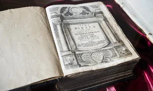 Különleges bibliákból nyílt kiállítás Nyíregyházán

