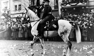 "Ha Horthy 1918-ban visszavonul, ma akár szobrai is lehetnének"

