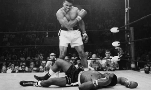 1 millió dollárért keltek el Ali és Liston kesztyűi
