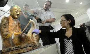Tulajdonosa szerint másodkézből került hozzá a múmiás Buddha-szobor
