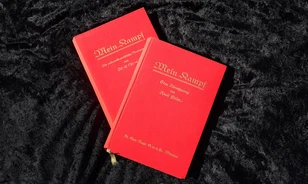 Két dedikált Mein Kampf-kötetet árvereztek el
