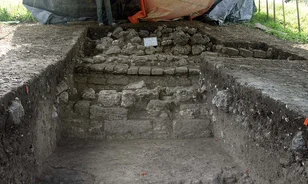 Négyzetes háló alaprajzú a guatemalai maja város
