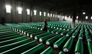 Korábban muszlimok gyilkolására buzdított, most megemlékezik Srebrenicáról
