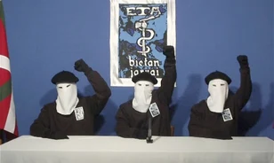 Emberiesség elleni bűntettek miatt ítélhetik el a baszk terrorszervezet vezetőit
