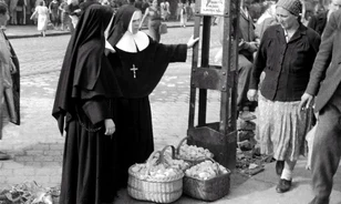 Éjszaka hurcolták el a magyar szerzeteseket
