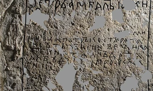 Gyilkosok neveit rejtette a katedrális falán talált középkori graffiti
