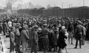 Csak nagyon kevesen élték túl Auschwitz poklát
