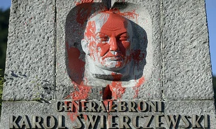 Lengyelországban eltüntetik a kommunizmust jelképező köztéri elnevezéseket
