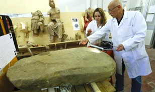 A titokzatos etruszkokról mesélhet egy Firenze közelében feltárt kőtábla
