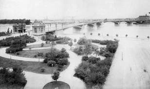 Déli csúcsforgalom idején robbant fel 1944-ben a Margit híd

