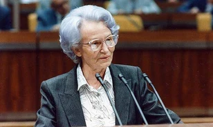 Bábfiguraként irányította férjét Margot Honecker, a „vörös first lady”
