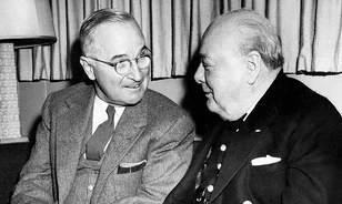 Az atombomba segítségével találhatott vissza Istenhez Churchill
