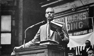 Iszlám szervezet szónokaként hirdette a feketék felsőbbrendűségét Malcolm X
