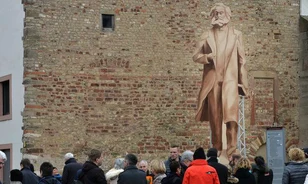 Szülővárosában állítanak szobrot Karl Marxnak
