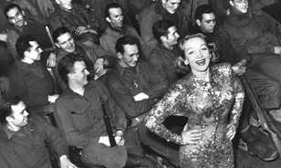 Marlene Dietrich, akinek rekedtes hangú melódiája többet ért minden golyónál
