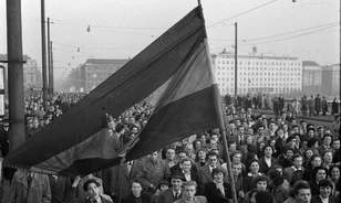 „Ahány ember, annyi ’56” – hogyan élték meg a munkások a forradalmat?
