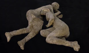 Száz év után derült ki, hogy mégsem nők az ölelkező pompejiek
