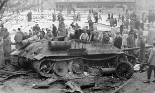 Két, lincselés elől menekülő ÁVH-s családnak is menedéket nyújtott 1956 tiszafüredi hőse
