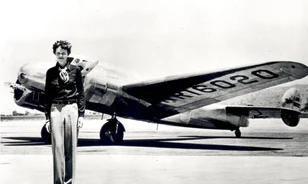 Első nagy repülésén még „csak csomagként” utazott Amelia Earhart

