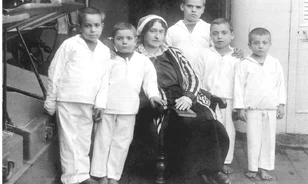 Hogyan segített az nápolyi „ovihajó” árva gyerekek százainak kitörni a szegénységből?
