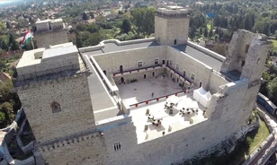 A vizesárok és a hidak helyreállításával folytatódik a diósgyőri vár rekonstrukciója
