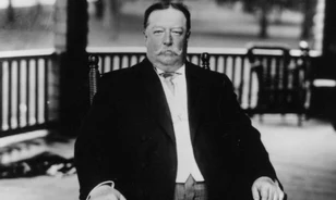 Tényleg hat ember kellett ahhoz, hogy kihúzzák a kádból a legtúlsúlyosabb amerikai elnököt?
