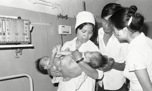 Évtizedekkel a háborút követően is szenvednek a vietnamiak az amerikai „szivárványpermettől”
