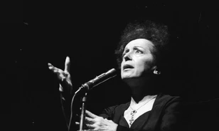 „Ez a gyerek a szívéből énekel” – tragédiák sora kísérte Édith Piaf, a „kis veréb” életét
