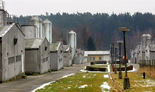Az utolsó állomás Auschwitz előtt – emlékmű épül egy cigány koncentrációs tábor helyén
