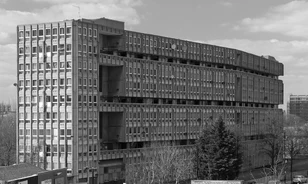 Megmenekült a lebontásra ítélt londoni brutalista épület egy darabja
