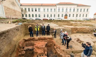 Középkori téglaégető kemencékre bukkantak a tervezett Mindszentyneum területén
