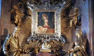 A Könnyező Szűzanya oltárát is restaurálták a megújuló győri székesegyházban
