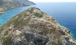 Komplex mérnöki munka és fémmegmunkálás nyomait fedezték fel egy ősi görög „piramis” alatt