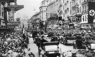 Blumenkrieg – sokszor virágokkal várták az Anschluss idején bevonuló német katonákat