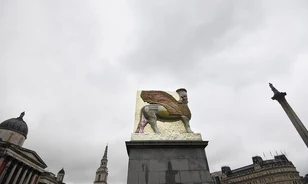 Bádoglemezekből építették újra Ninive elpusztított szárnyas bikáját Londonban