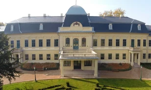 Visszatértek a gyulai Almásy-kastélyba a világháború után kisajátított családi kincsek