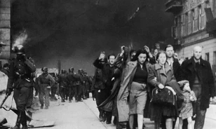 Csak a légierő bevetésével tudták meghátrálásra kényszeríteni a varsói gettó védőit