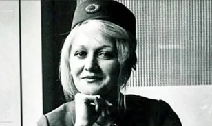 A Guinness-rekorder stewardess, aki több mint 10 000 méteres zuhanást élt túl