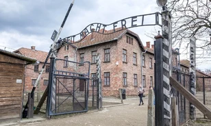 Téglákat próbált lopni az auschwitzi krematórium maradványaiból két magyar turista