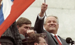 Heves vita lángolt fel Oroszországban Borisz Jelcin 1991-es tevékenysége körül
