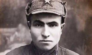 A bátorságáért kitüntetett szovjet katona, akit Hitlernek hívtak